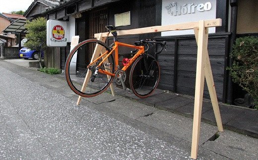 【3-40】桧製自転車ラック　宿輪木